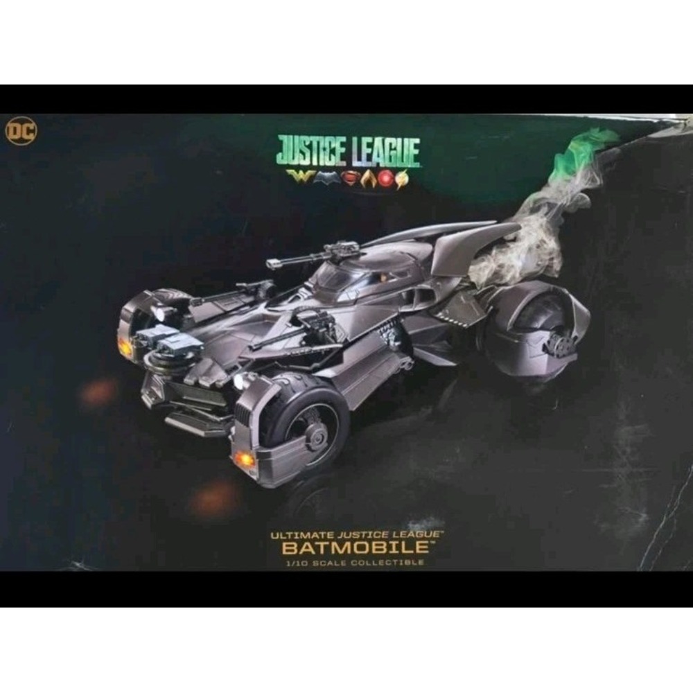 NEW Sealed Mattel Ultimate Justice League Batmobile 1:10 RC Collectible FKM40